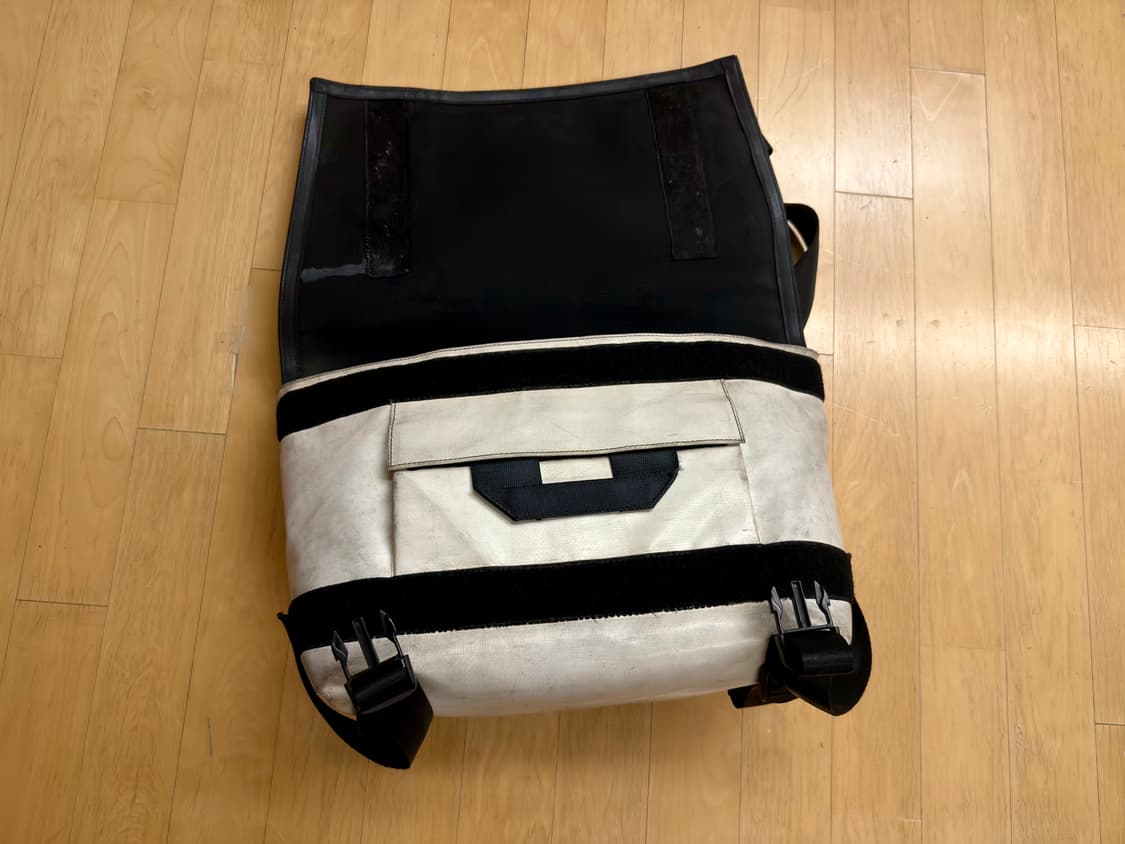 [단종/올화이트] 프라이탁 조 (F17 JOE) 풀세트 (숄더패드+키링 상품이미지2