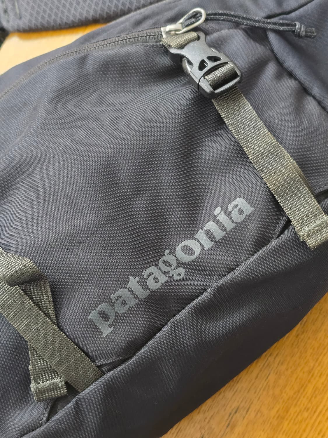 파타고니아 Atom 8L 아톰 슬링백  상품이미지6