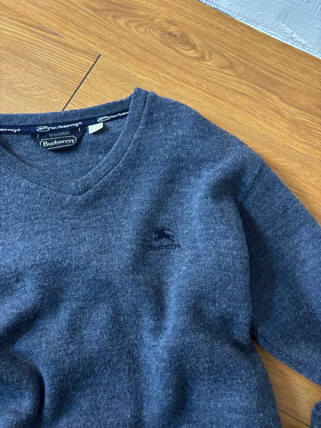 버버리 브이넥 니트 상품이미지5