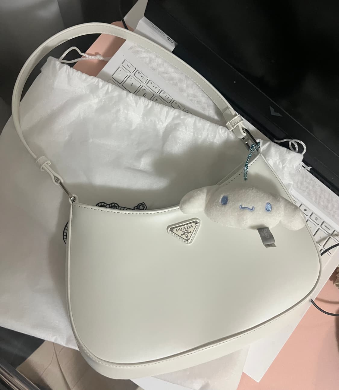 프라다 클레오 화이트 숄더백 스몰 상품이미지2