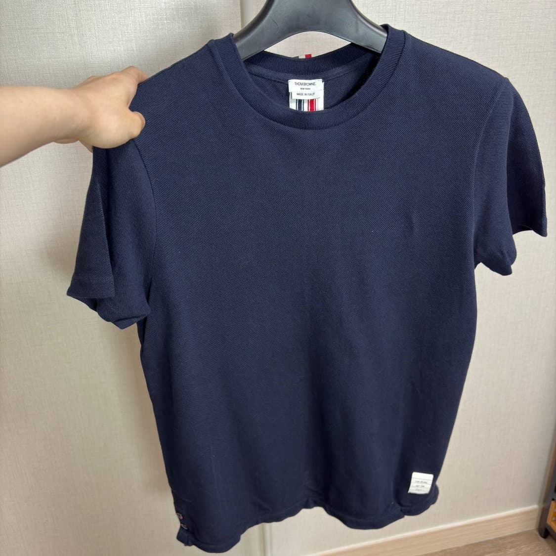[3] 톰브라운 백삼선 반팔티 네이비 상품이미지4