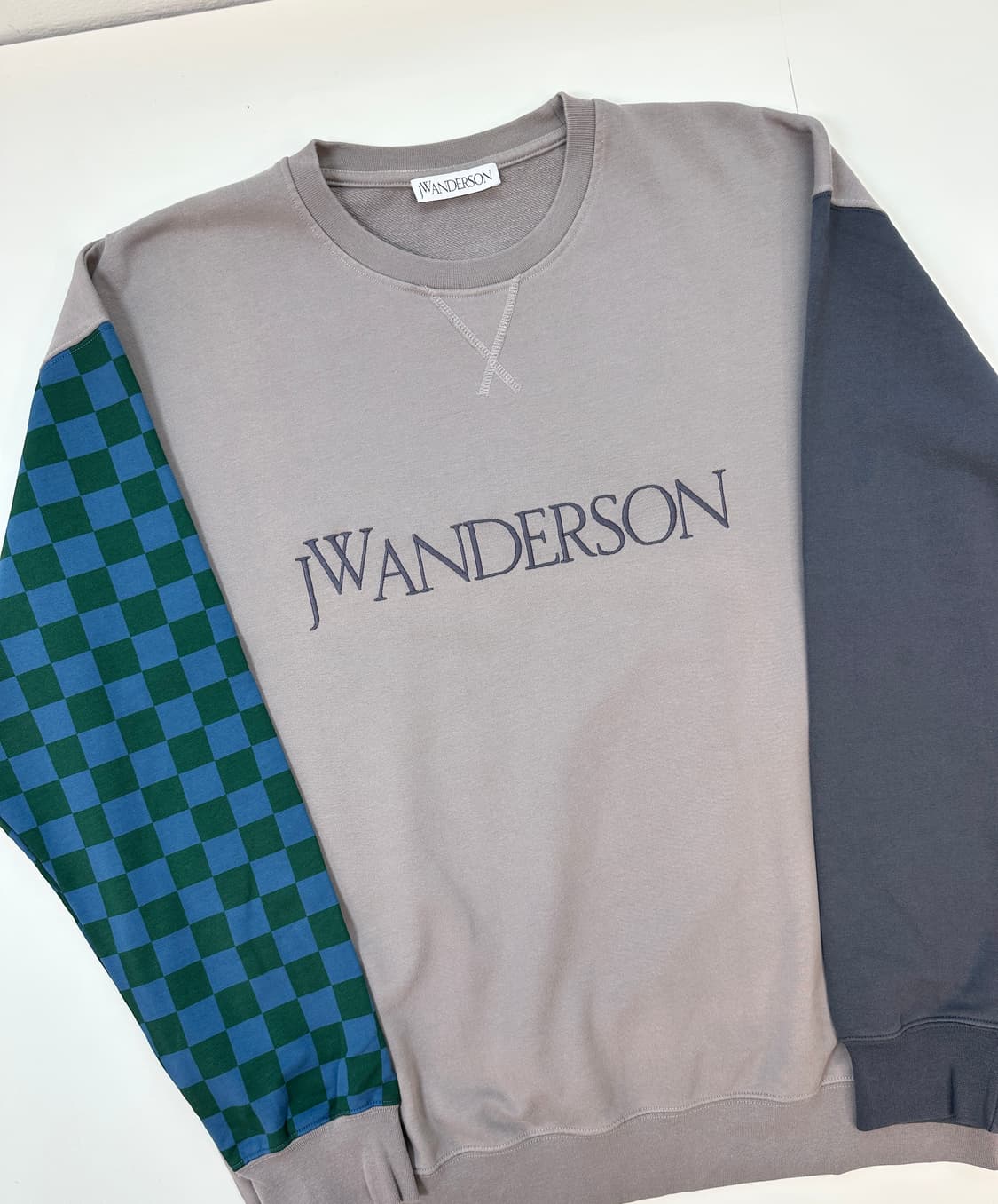 JW앤더슨 체커보드 맨투맨 상품이미지1