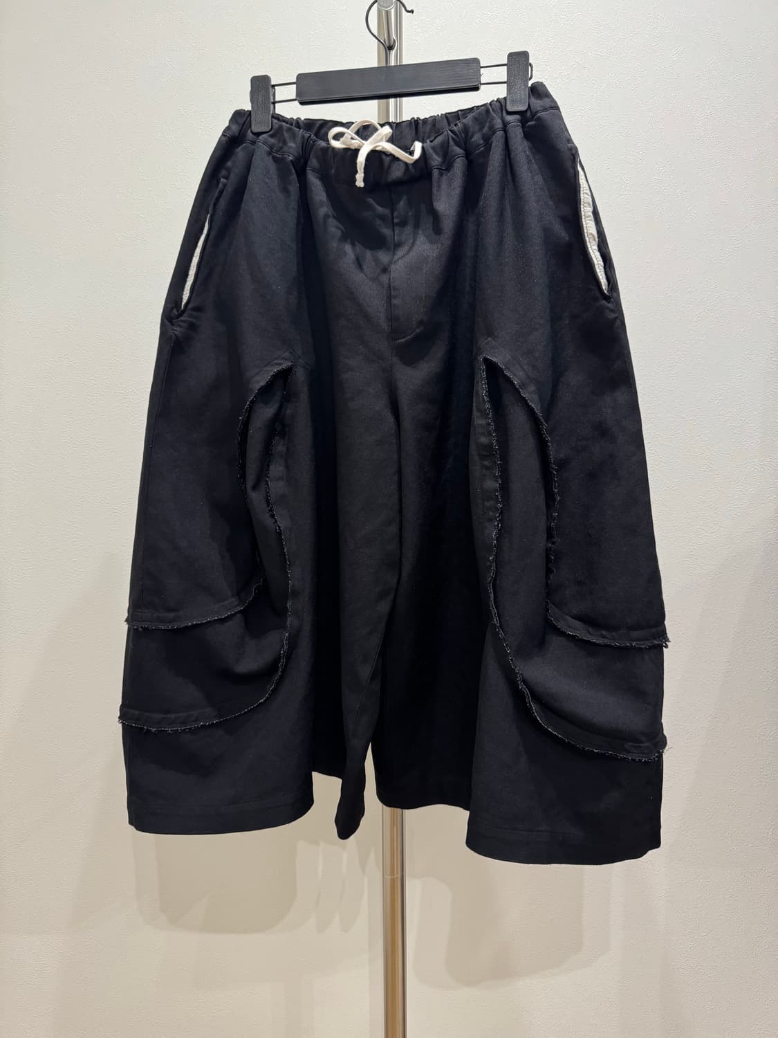 꼼데가르송 블랙 18ss 축융 디스토티드 와이드 팬츠 상품이미지1