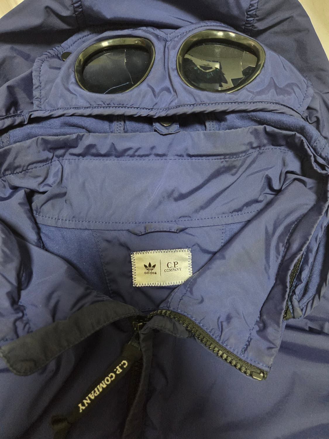 씨피컴퍼니 X 아디다스 나일론 고글후드 트랙탑 상품이미지6