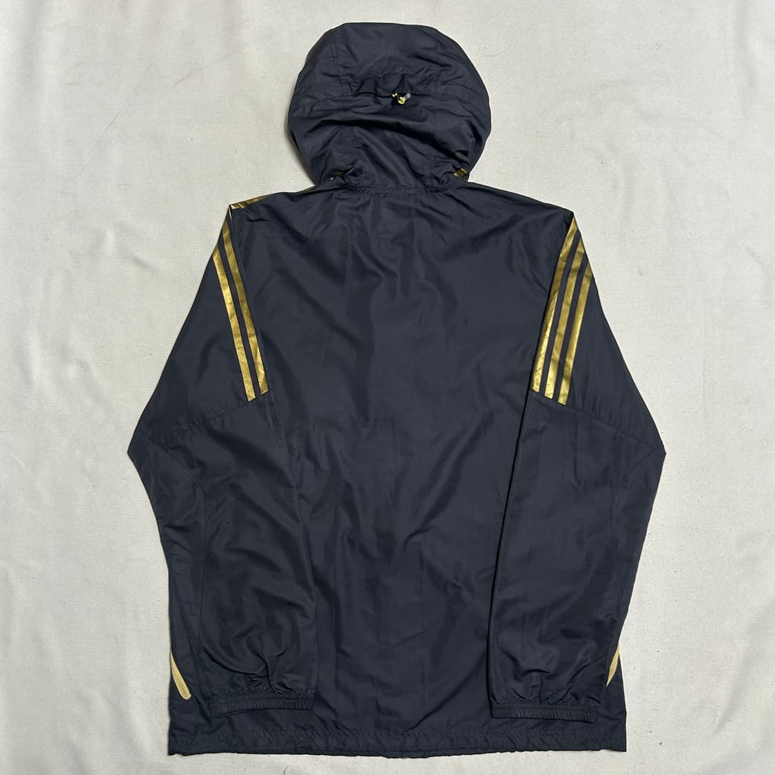 110 아디다스 리버풀 골드라인 블랙 후드 바람막이 상품이미지3