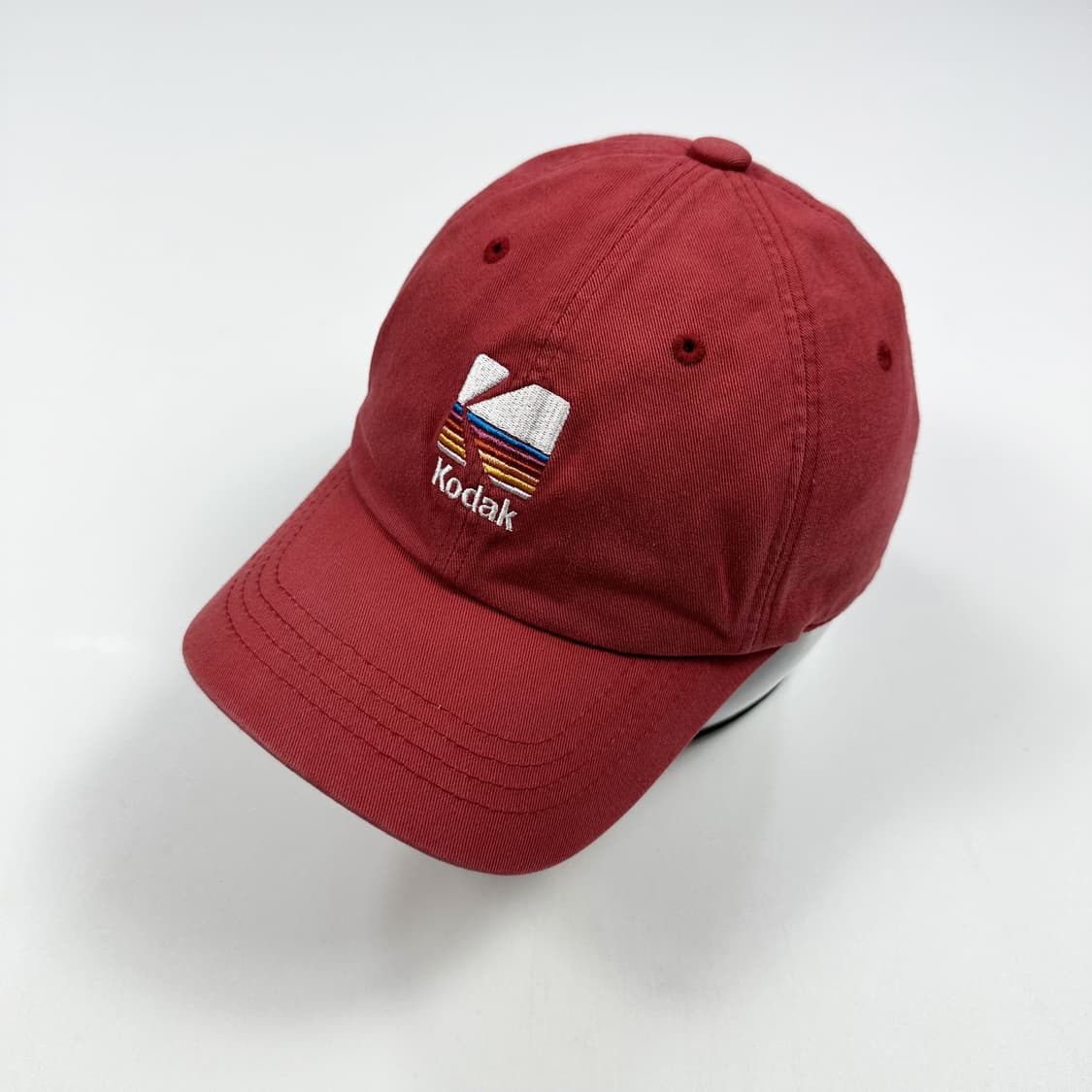 코닥 시그니처 로고 버건디 볼캡 모자 상품이미지1
