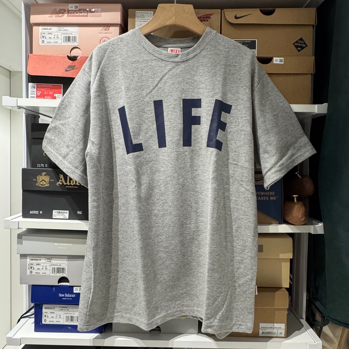 라이프 아카이브 LIFE 로고 반팔티 그레이 M 상품이미지1