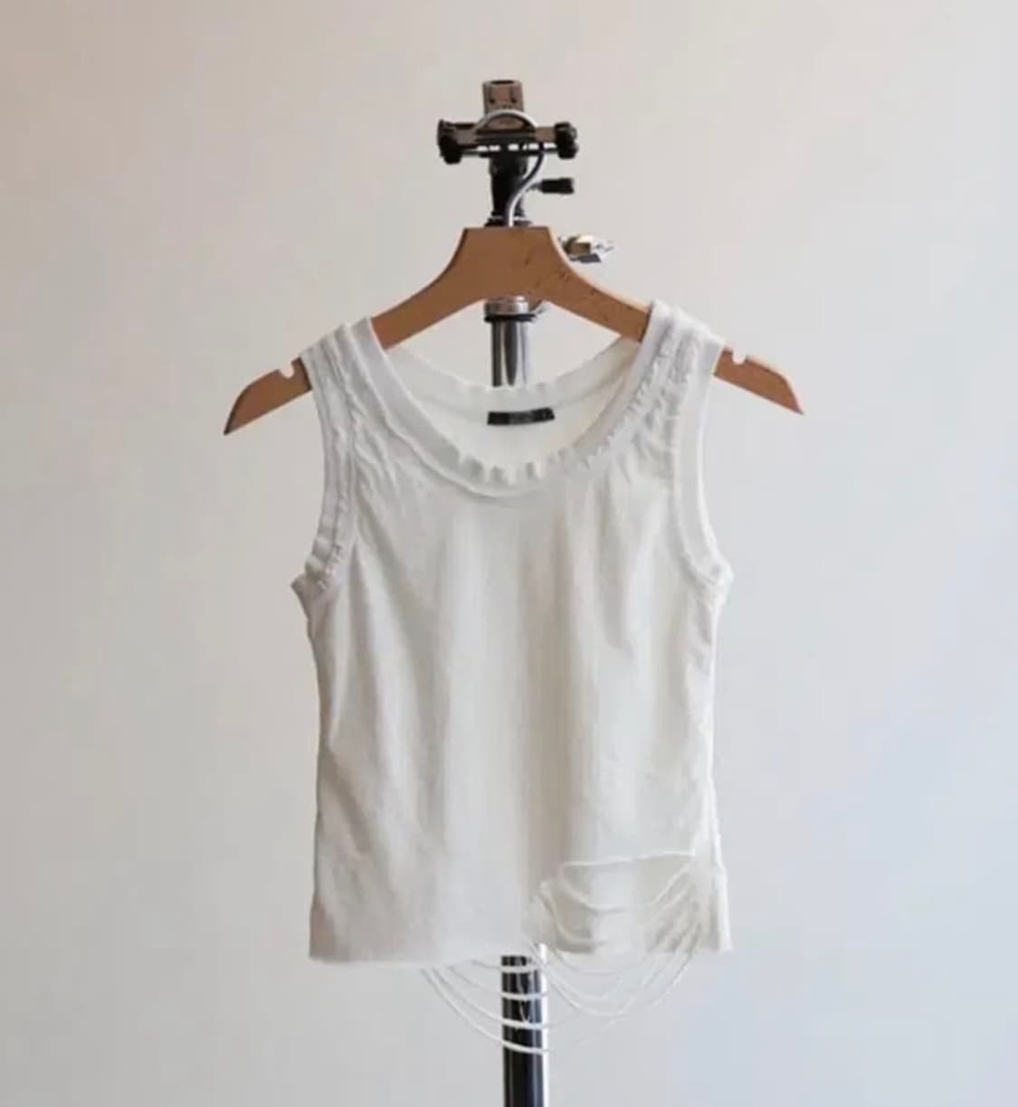 0tape 슬리브리스 나시 화이트 상품이미지1