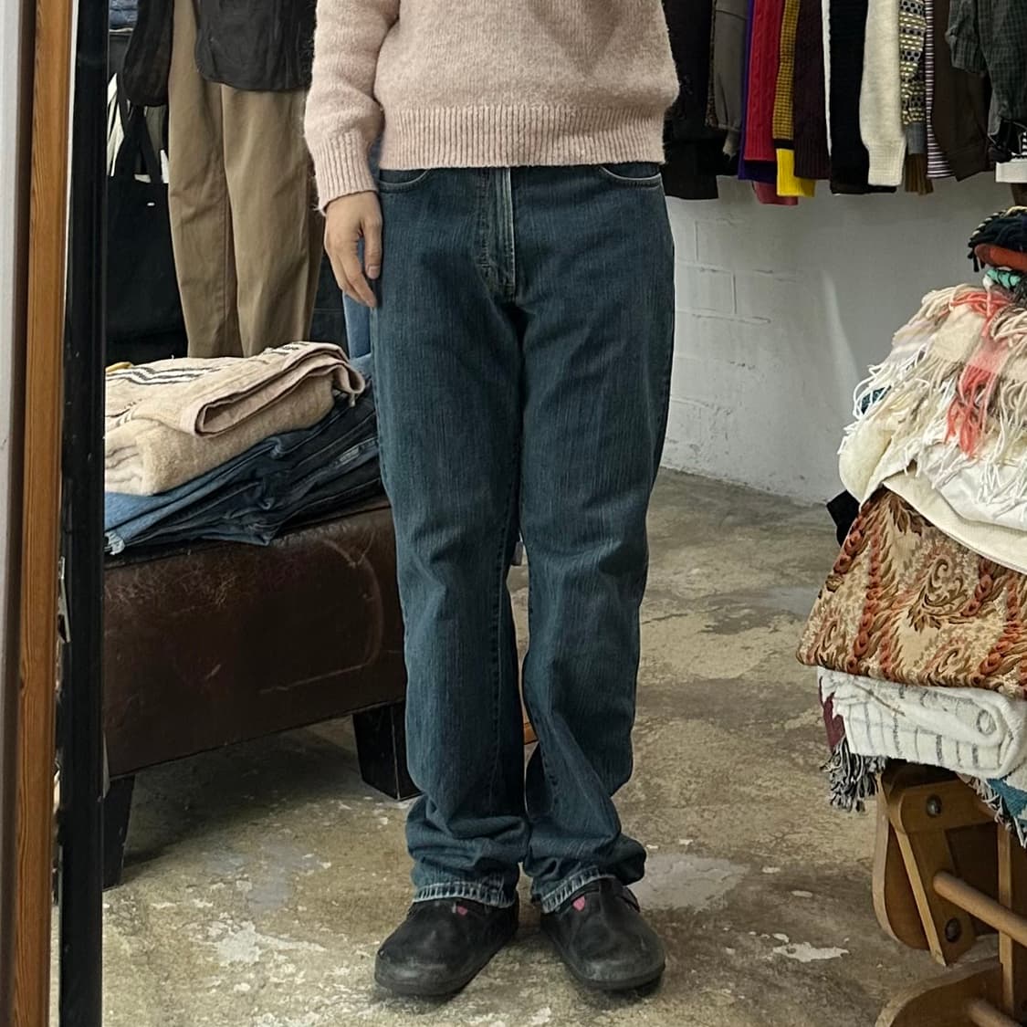 (착용컷) Wrangler 데님 팬츠 (남성용 32-33) 상품이미지3