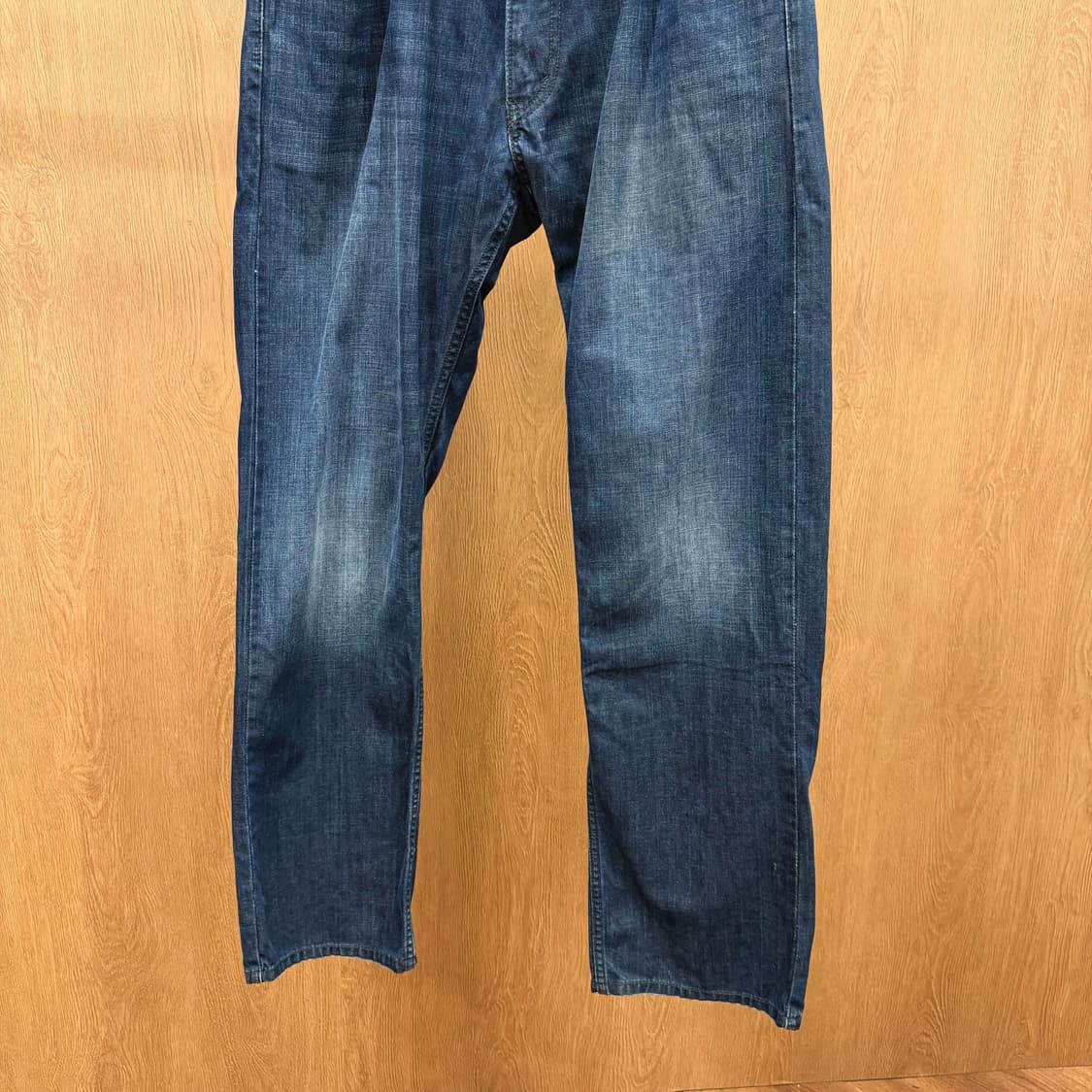 리바이스 514 워싱 데님 팬츠 로고 탭 포켓 디테일 스트레이트핏 진청 상품이미지5