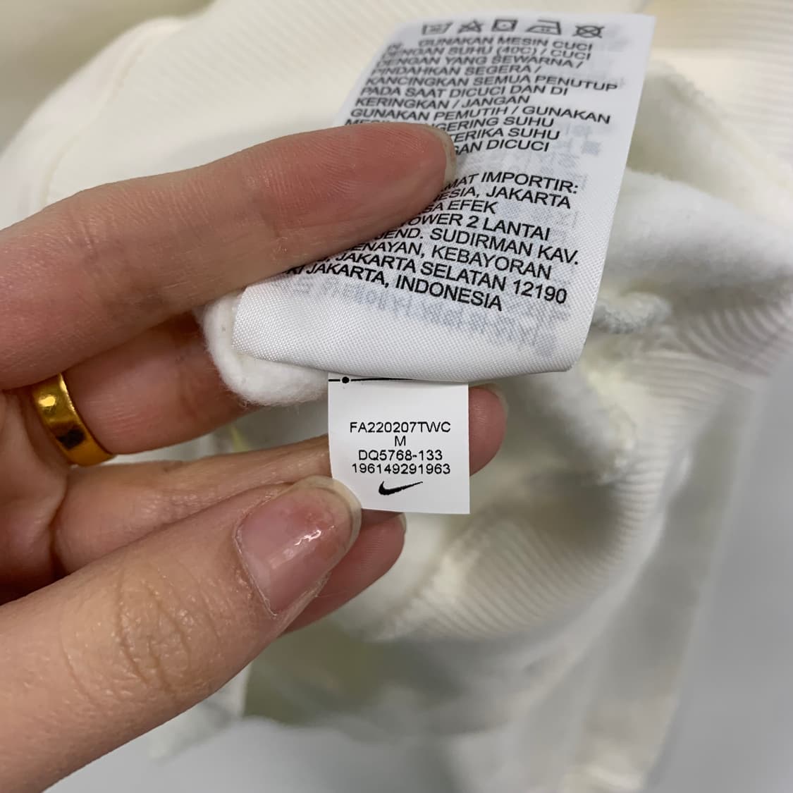 나이키 신형 스우시 화이트 반집업 크롭 맨투맨 상품이미지4