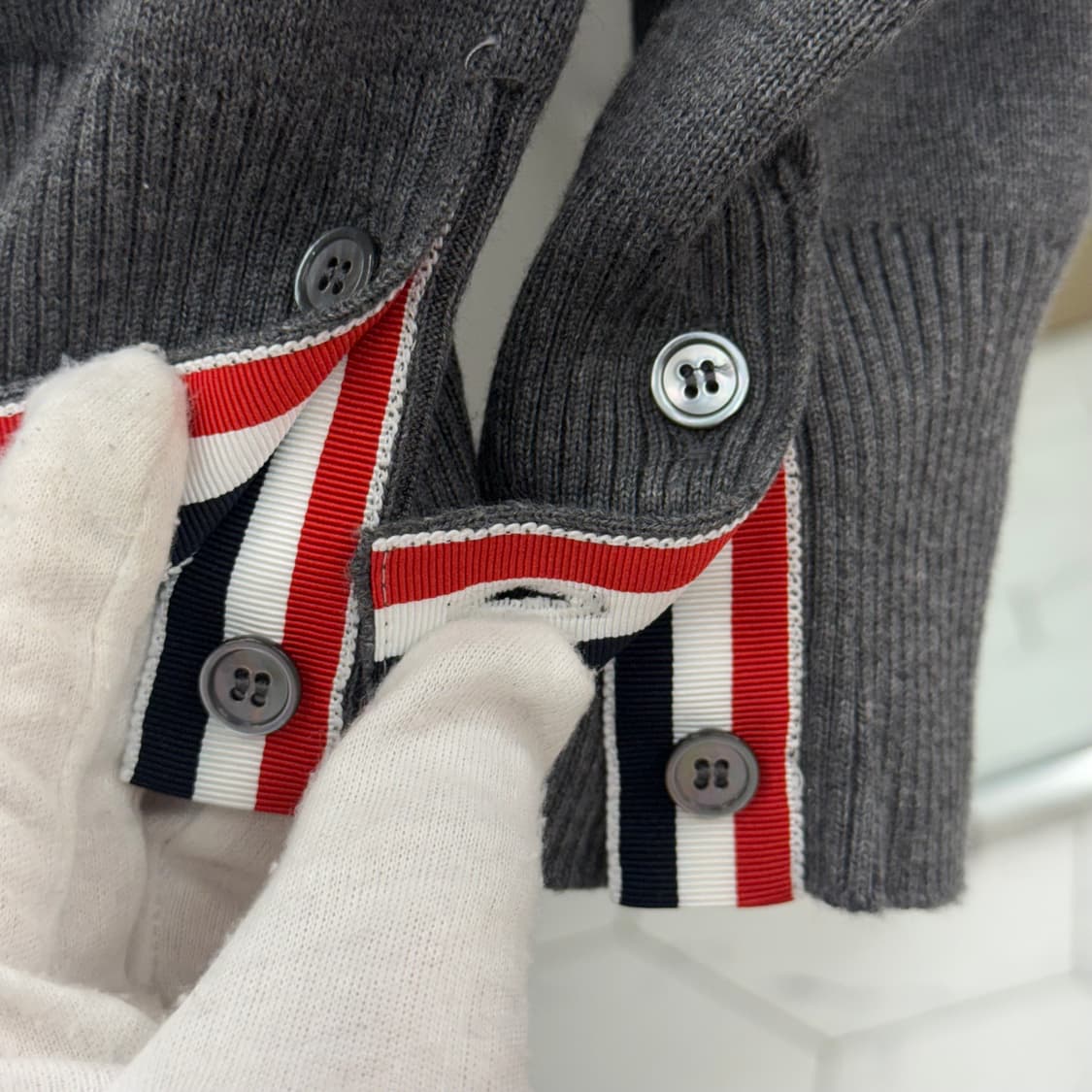 [3] 톰브라운 사선완장 밀라노스티치 가디건 상품이미지4
