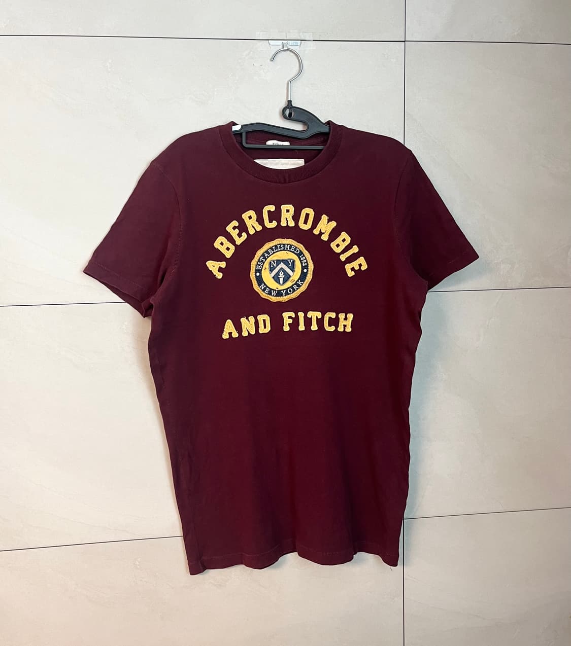 아베크롬비 스펠로고 버건디 반팔 티셔츠 [M] 상품이미지1