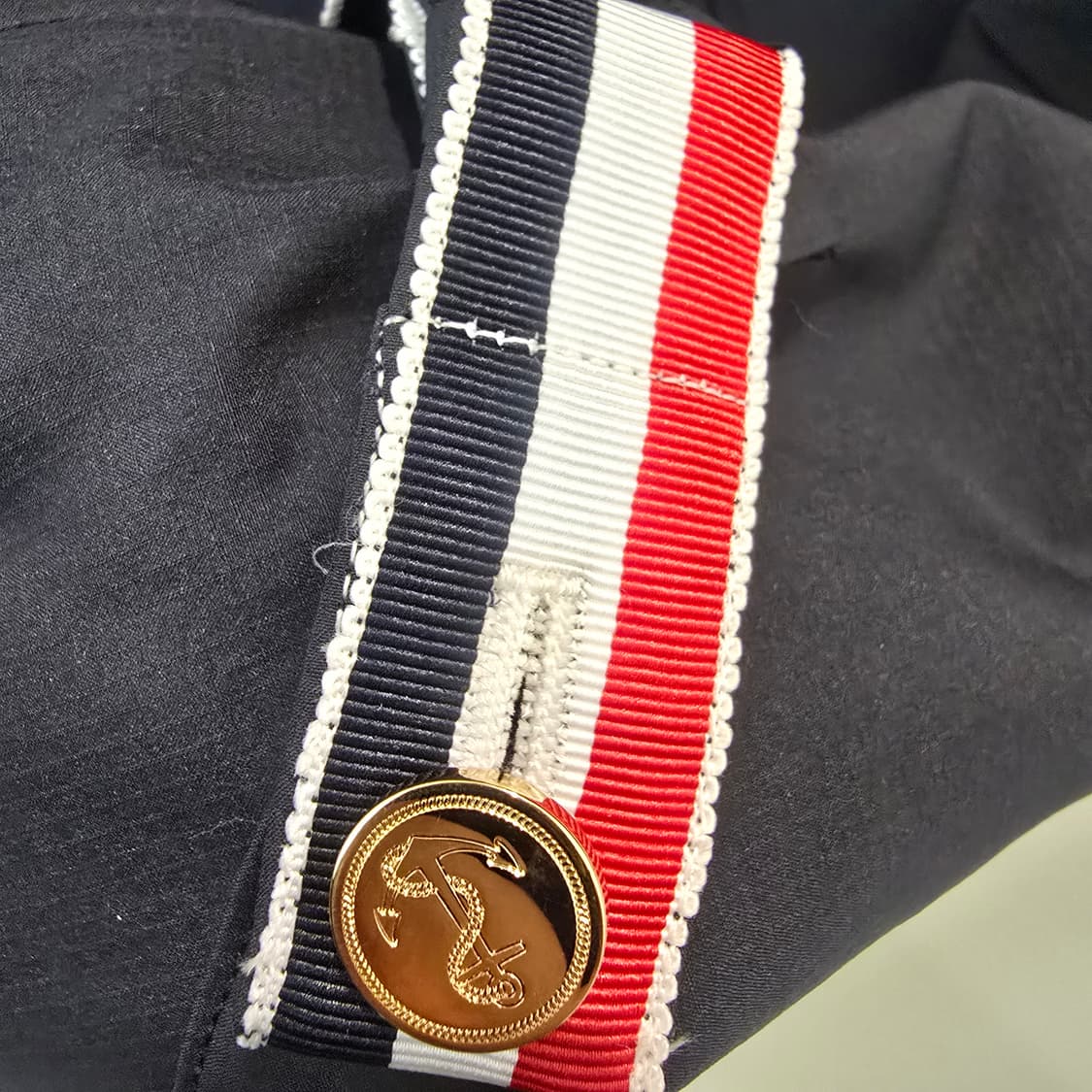 [정품/중고] 톰브라운 사선 코트 상품이미지4