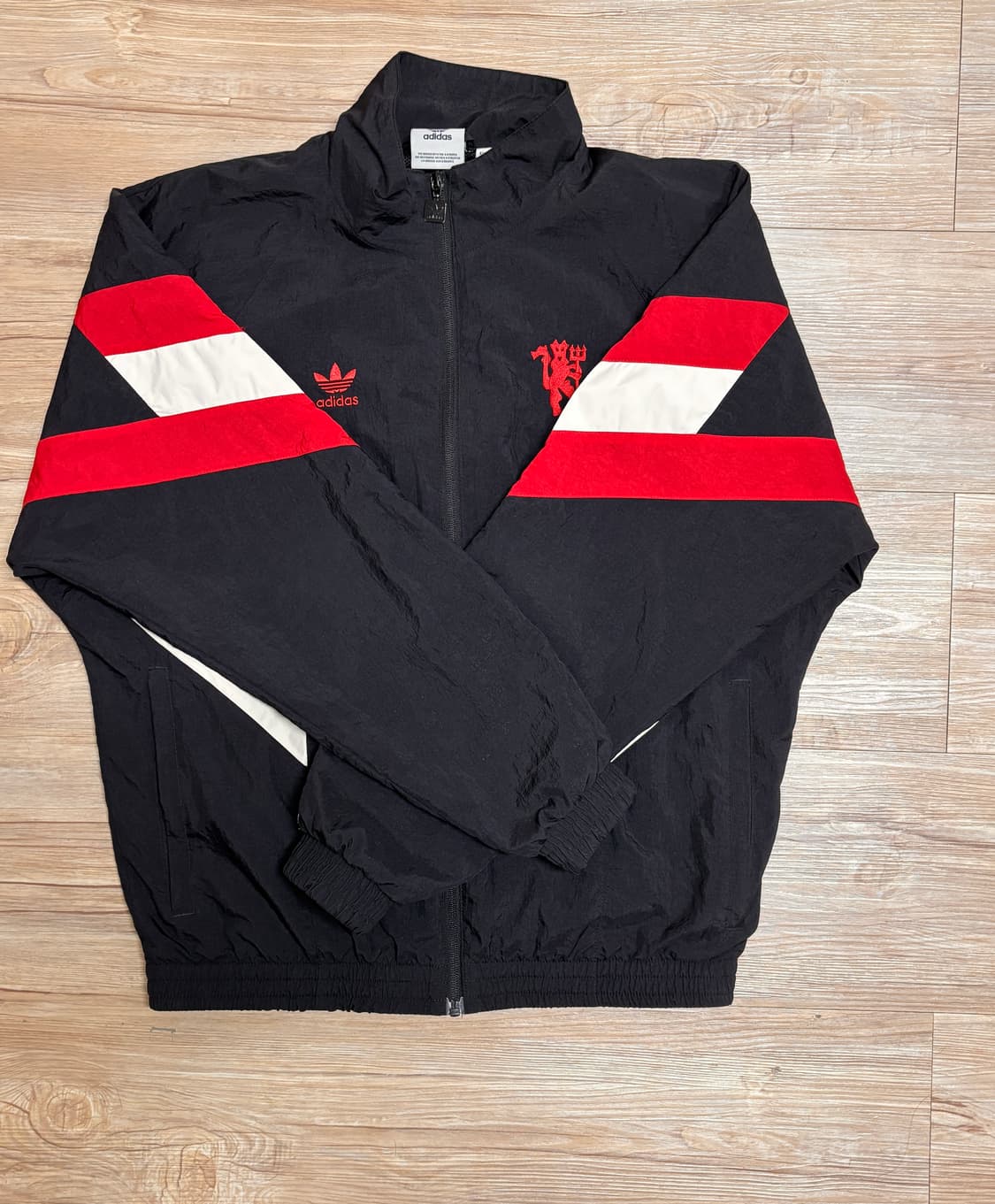 아디다스 맨유 바람막이 상품이미지1