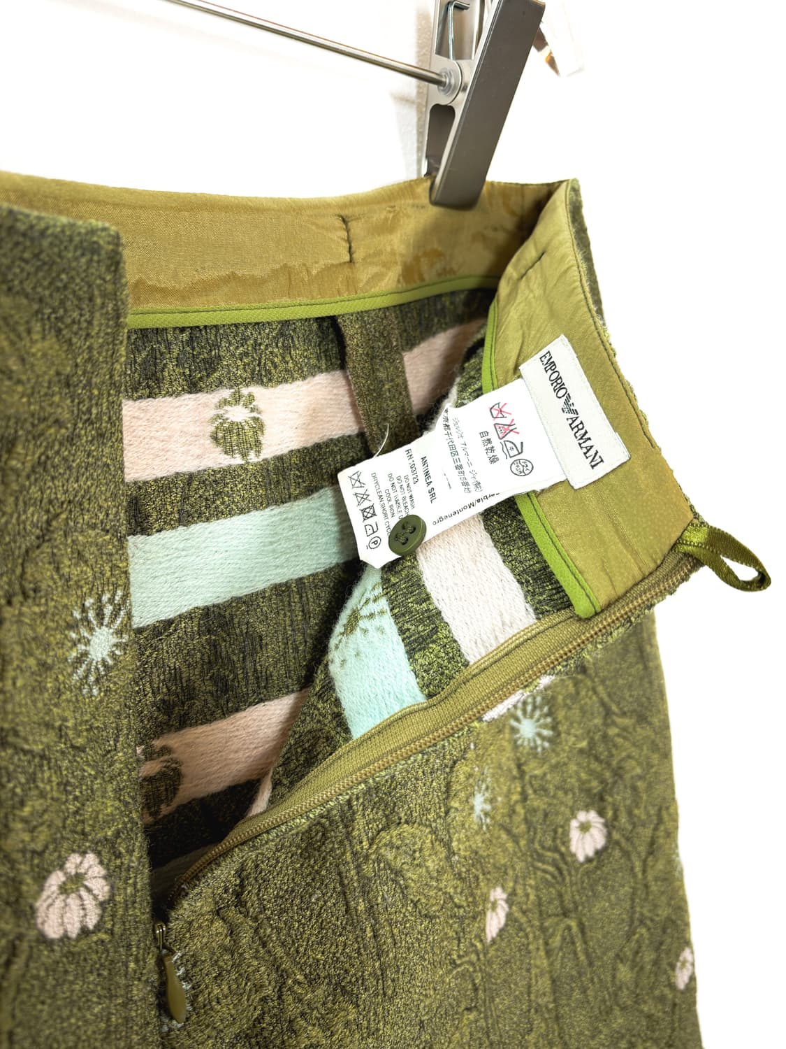 엠포리오 아르마니 플라워 엠보싱 울 스커트 상품이미지6