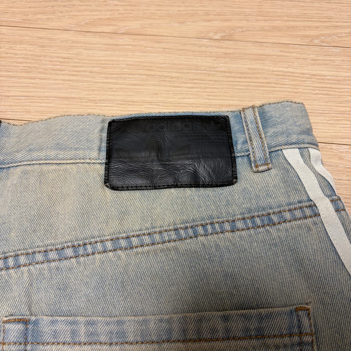 아디다스 아딜레늄 시즌3 루즈 핏 데님 팬츠 상품이미지4