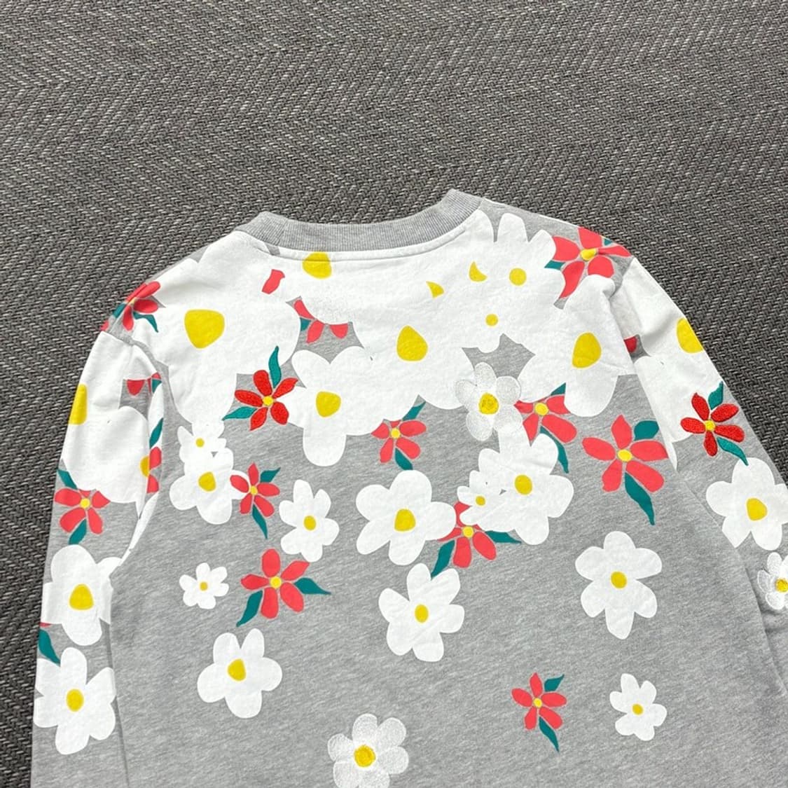 아디다스 퍼렐윌리엄스 데이지 맨투맨v0438 상품이미지4