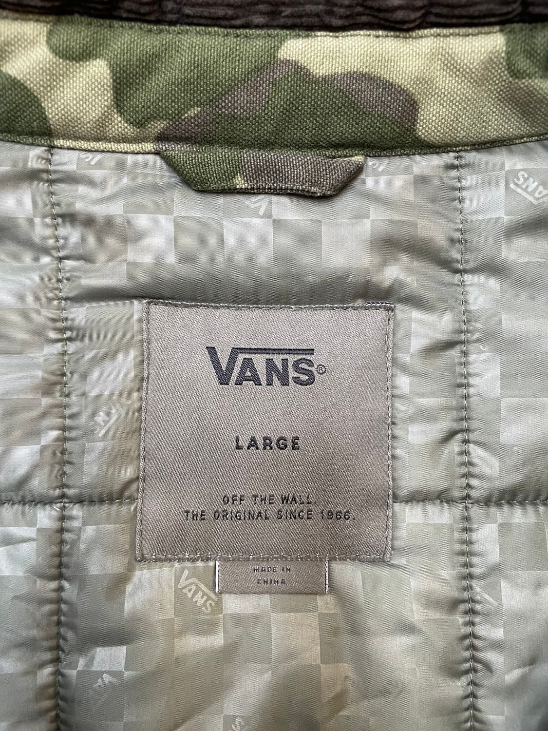 반스 카모 자켓 L사이즈 판매합니다. 겉감은 면 100%로 제작되었고 안 상품이미지3