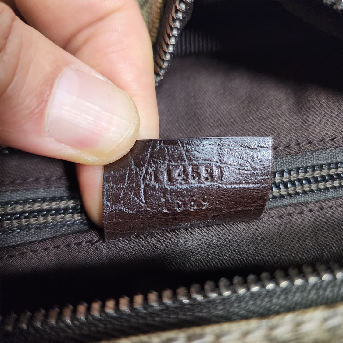 구찌 GG PVC 트리밍 메신저 크로스백 상품이미지10