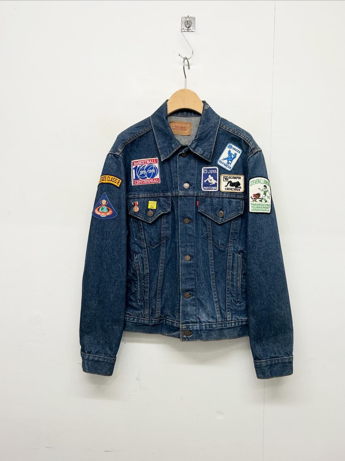 90s USA 리바이스 70506 커스텀 패치 데님 자켓 상품이미지1