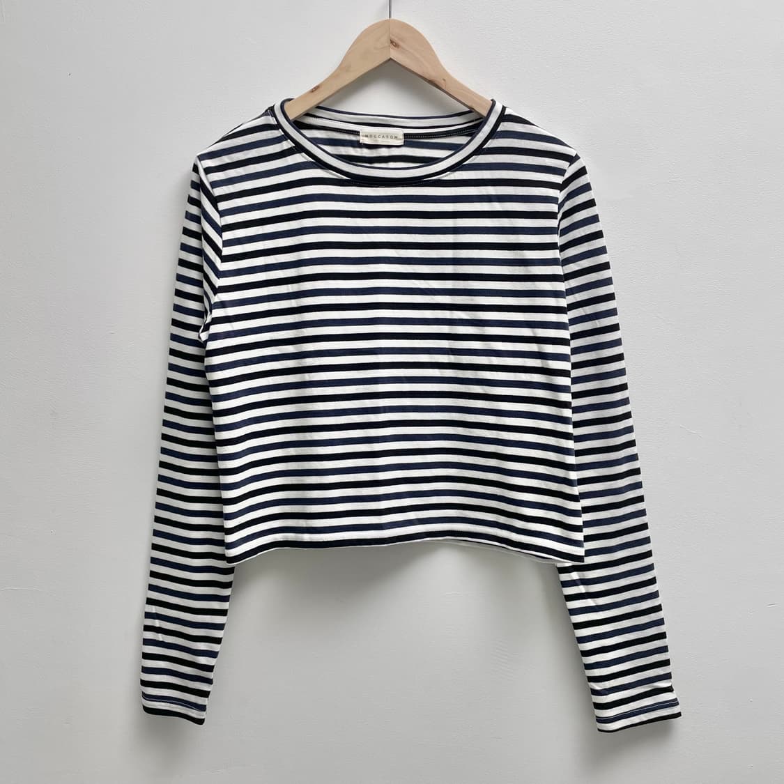 [Moccasom] 모카썸 스트라이프 크롭 긴팔티 스트라이프티 상품이미지1