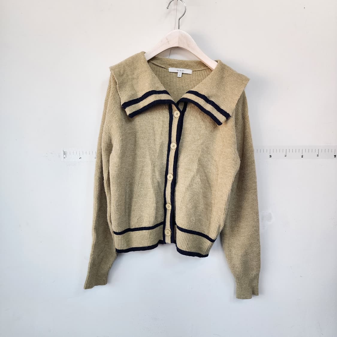 온앤온 카라 니트 가디건 베이지 상품이미지1