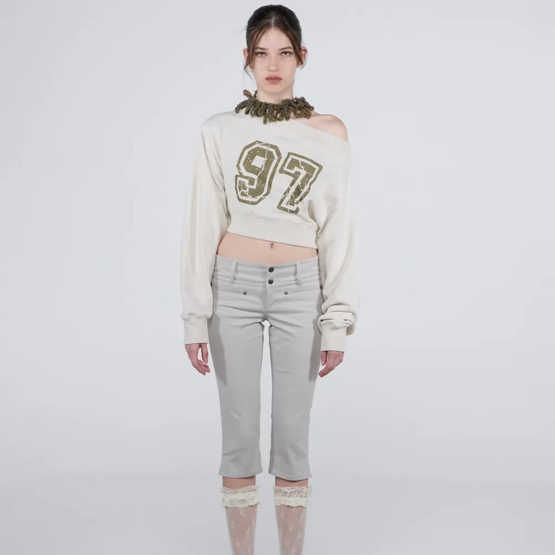 스컬프터 Off-Shoulder 맨투맨 (해원, 이안 착용) 상품이미지3