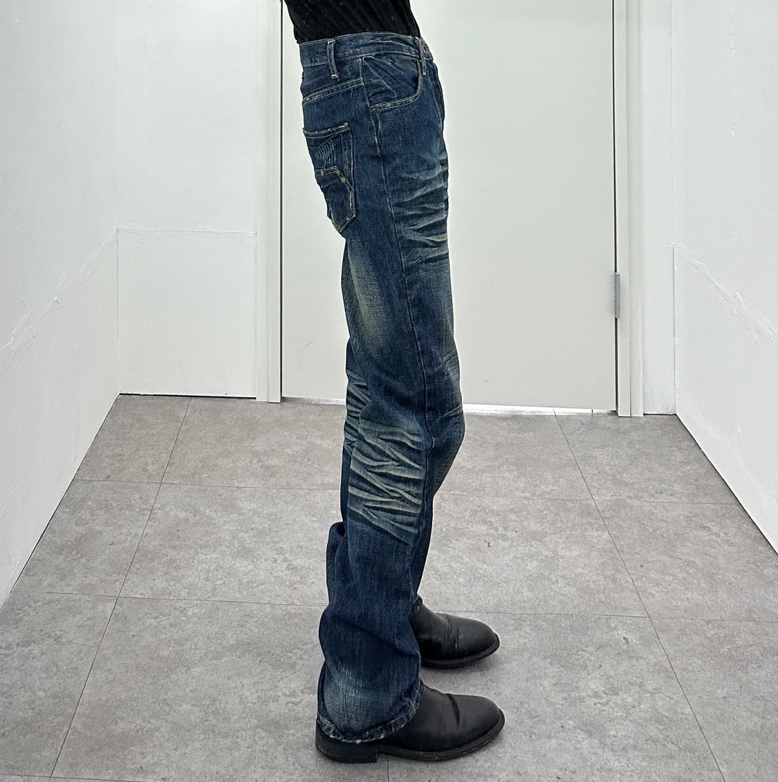 Studded Back Pocket Faded Denim Jeans 상품이미지4