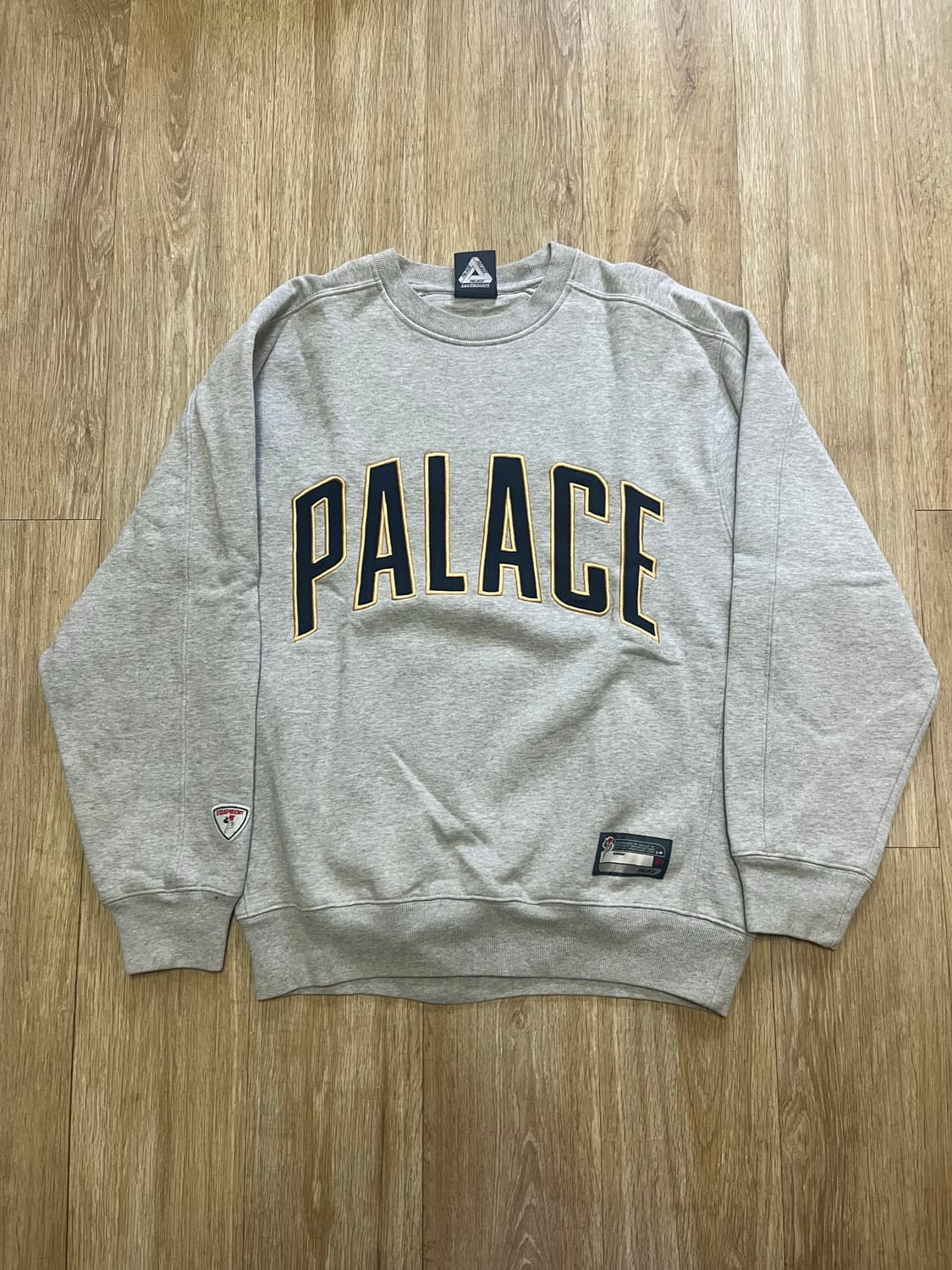 팔라스 PALACE 크루넥,맨투맨 사이즈 M 판매합니다 상품이미지1