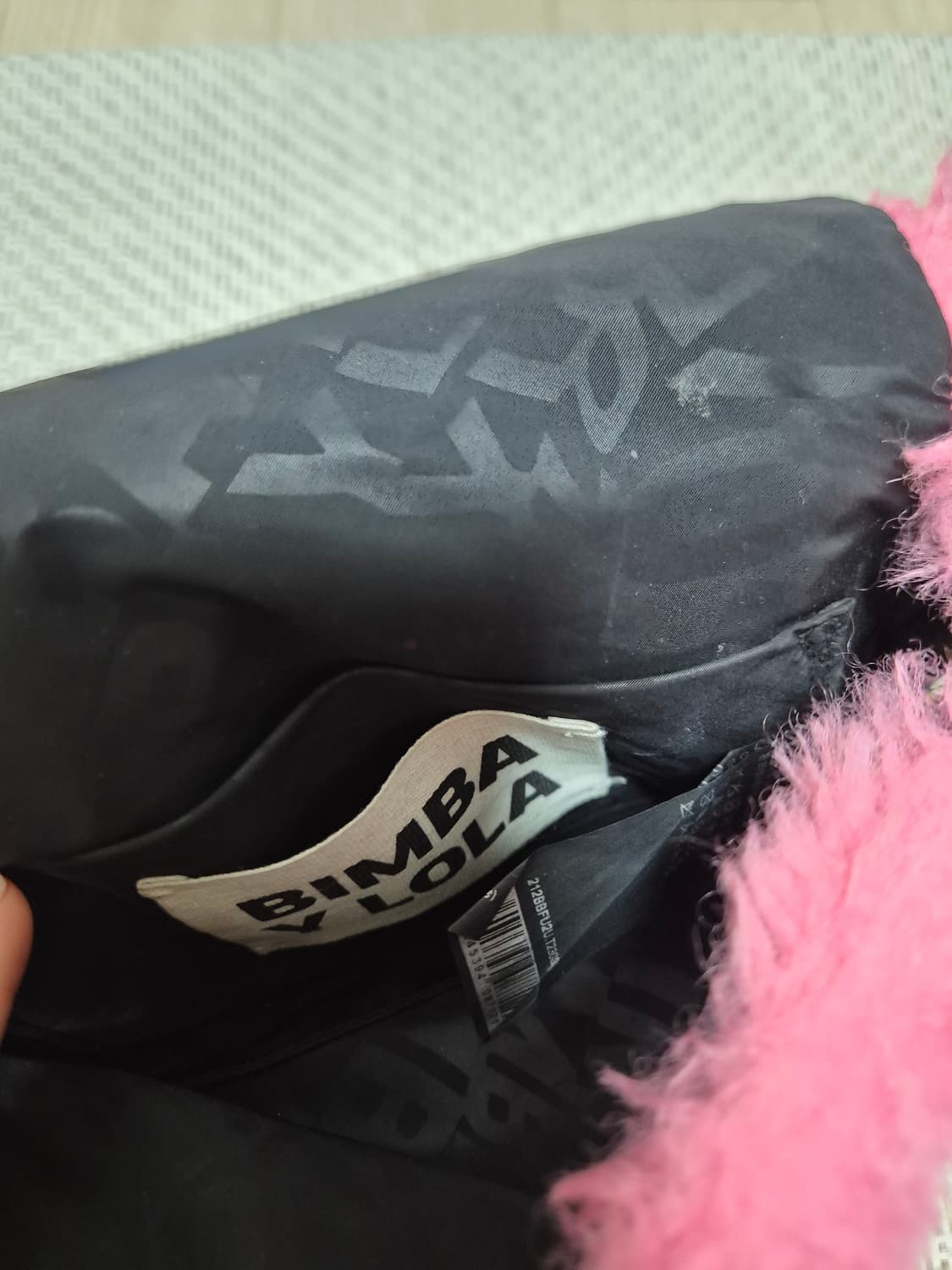 빔바이롤라 핑크퍼 크로스 바디 가방 상품이미지9