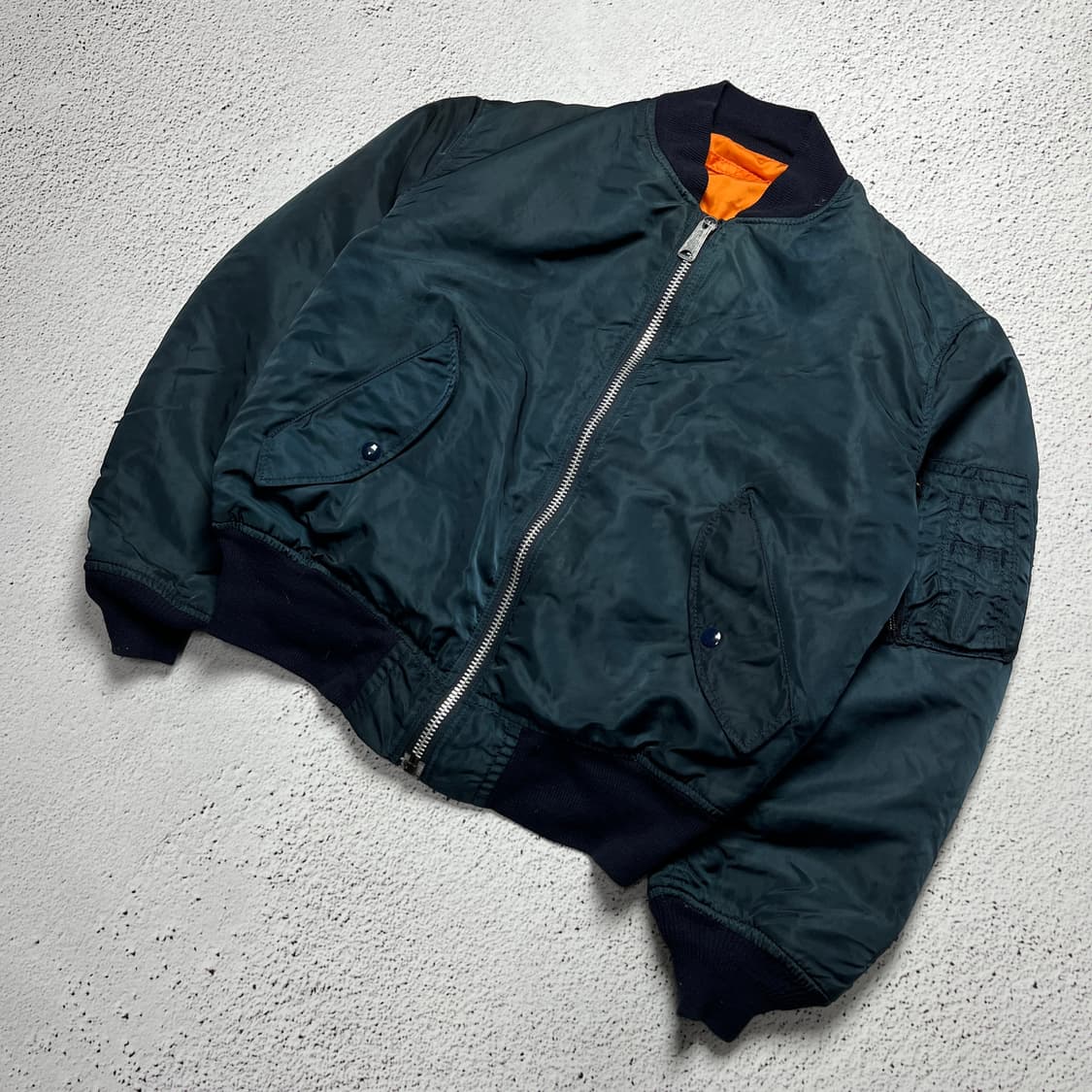 Alpha Industries MA-1 Flight Jacket 상품이미지1