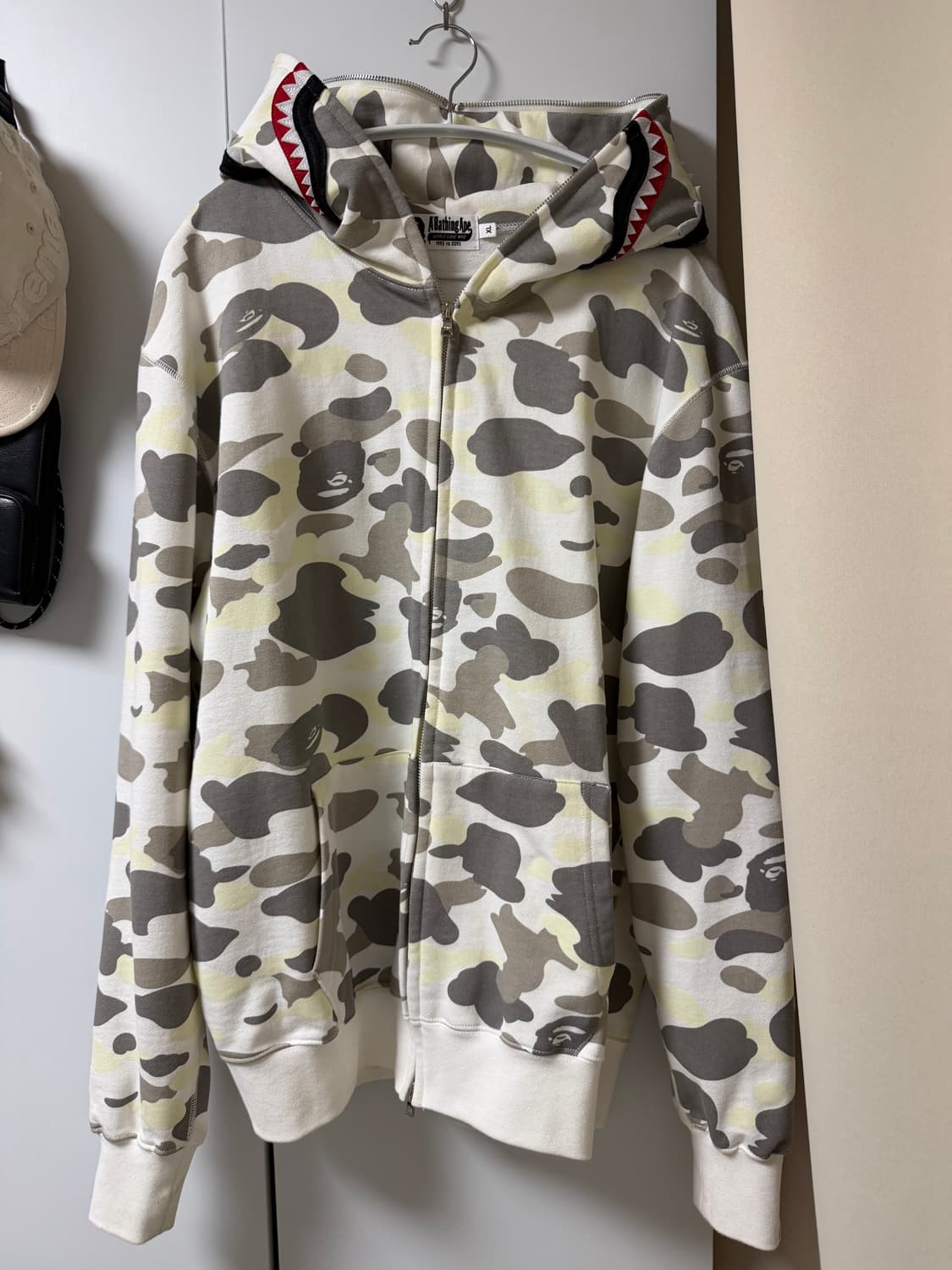 베이프 시티카모 샤크후드집업 상품이미지1