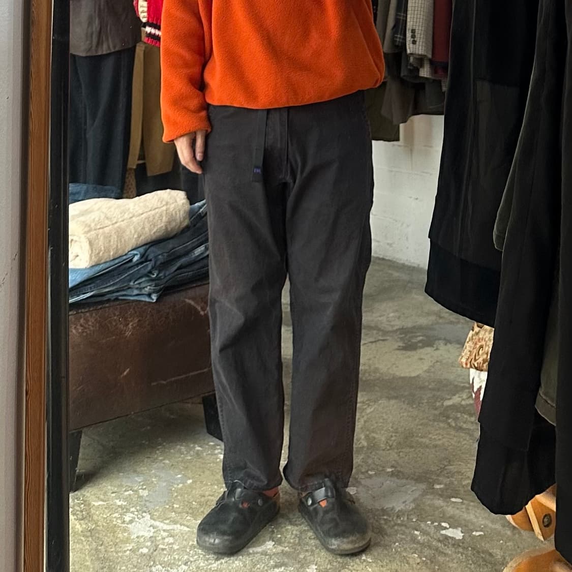 (착용컷) GRAMICCI x Lee 유틸리티 카펜터 팬츠 (남성용 M) 상품이미지3