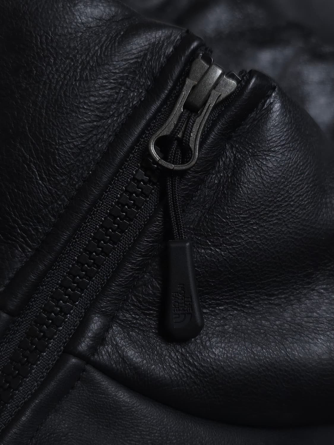 [L] 슈프림 노스페이스 레더 눕시 패딩 블랙 상품이미지6