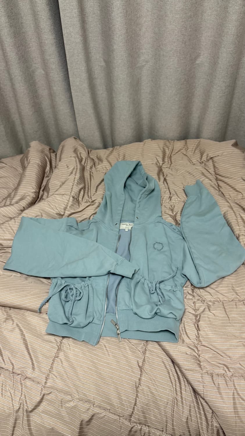 마뗑킴 볼륨 포캣 크롭 후드집업 skyblue 상품이미지4