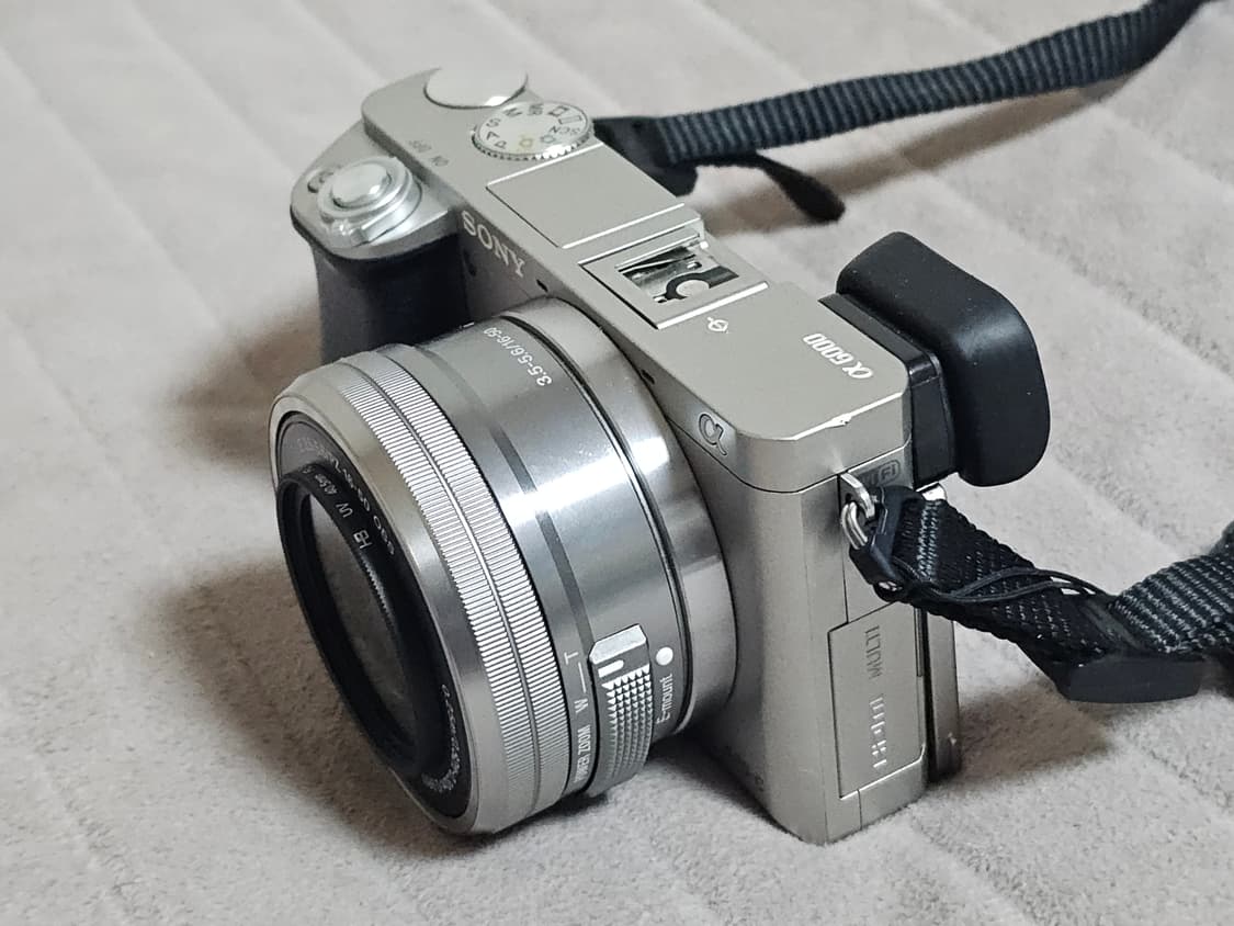 소니 A6000 미러리스 카메라 상품이미지4