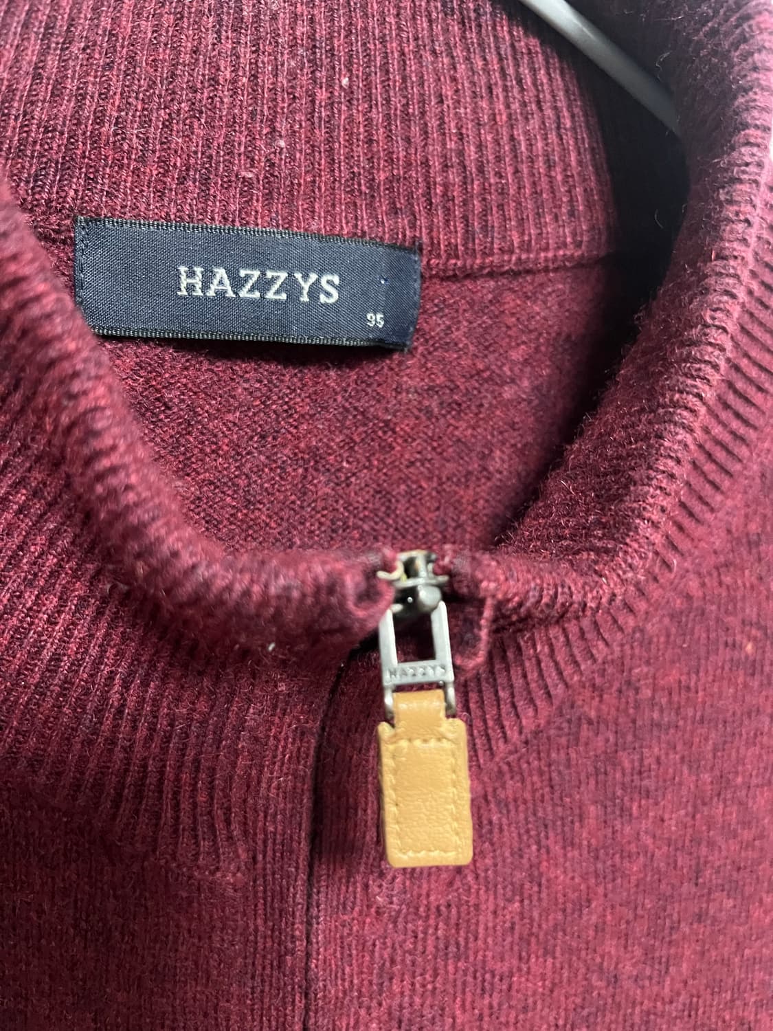 헤지스 버건디 니트 집업 상품이미지3