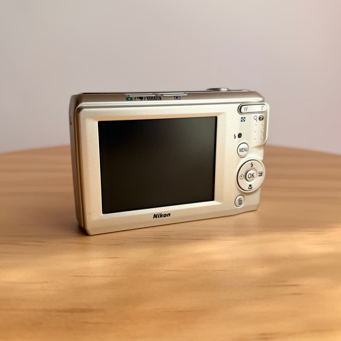 ✨미품✨ Nikon COOLPIX 니콘 쿨픽스 L19 실버 빈티지 디카 상품이미지3