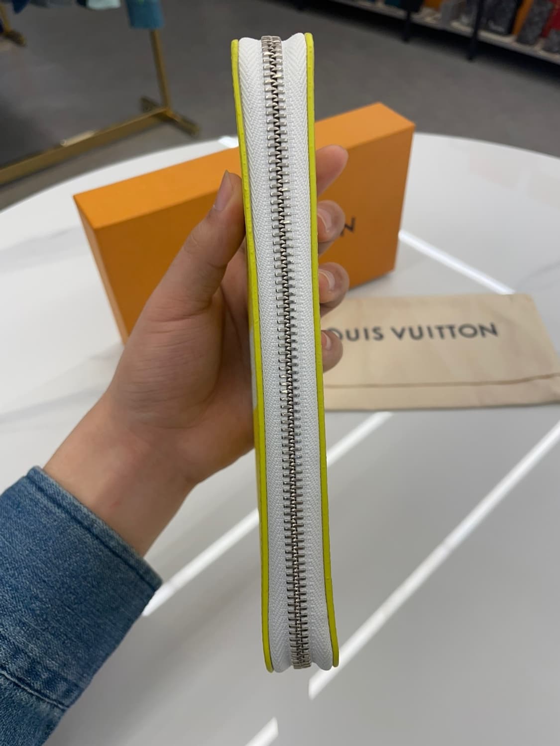 루이비통 에브리데이 한정판 지퍼돌이 장지갑 상품이미지4