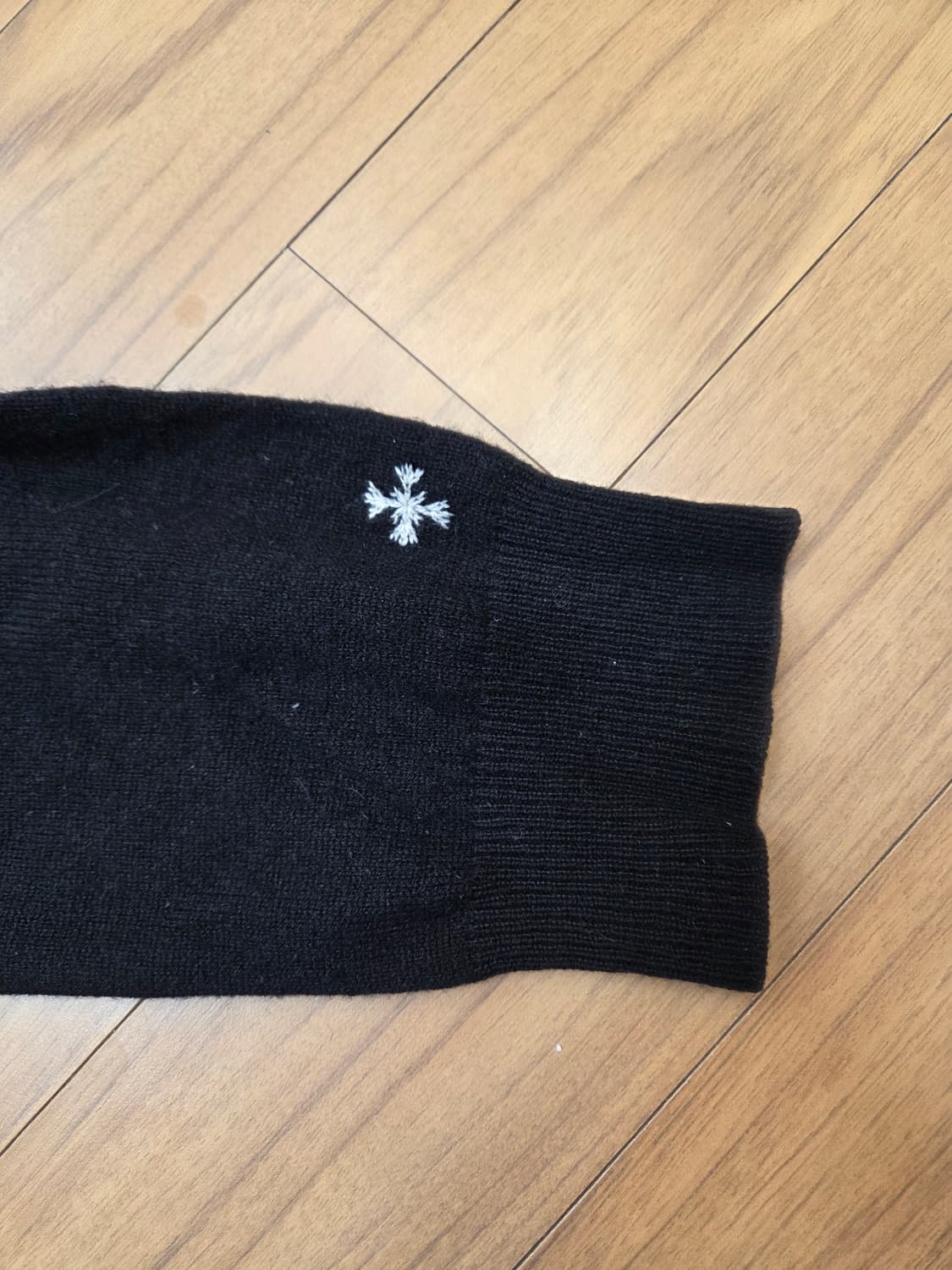 PURECASHMERE NYC 검정색 니트, L사이즈입니다. 팔 부분에  상품이미지2