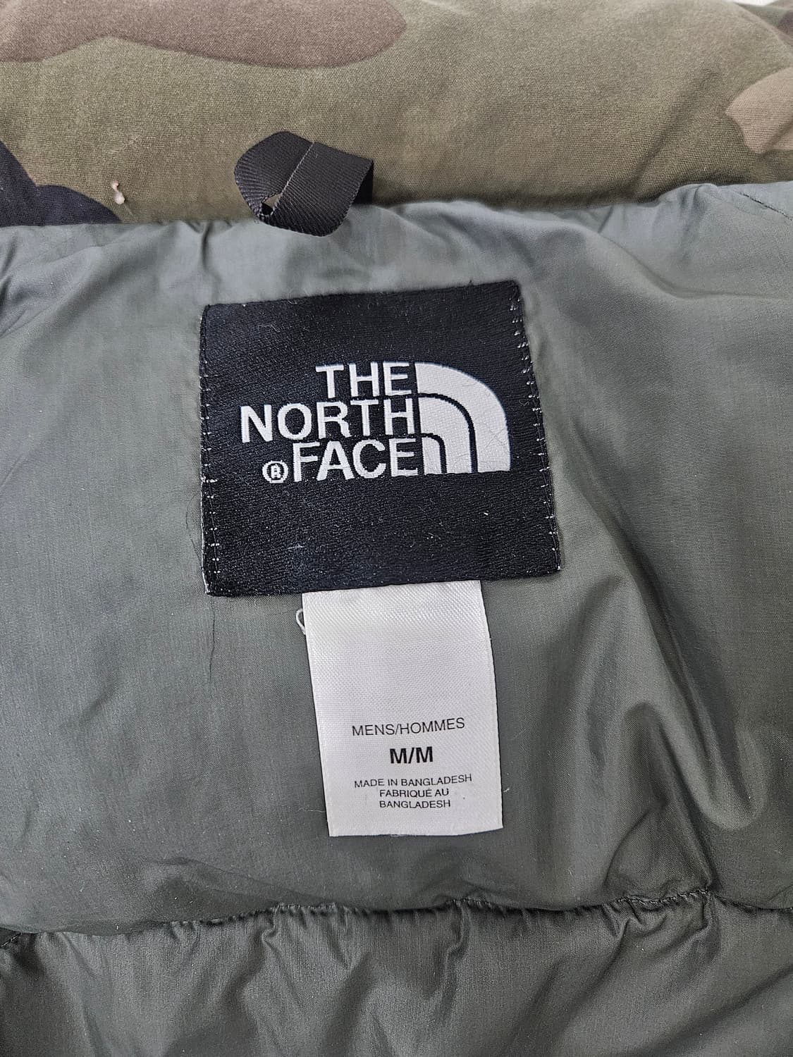 노스페이스 카모 센터로고 패딩조끼 눕시 상품이미지4