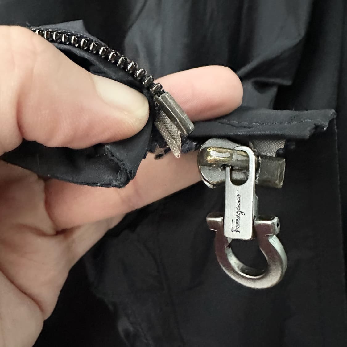 살바토레 페라가모 간치니 바람막이 자켓 블랙 52 상품이미지8
