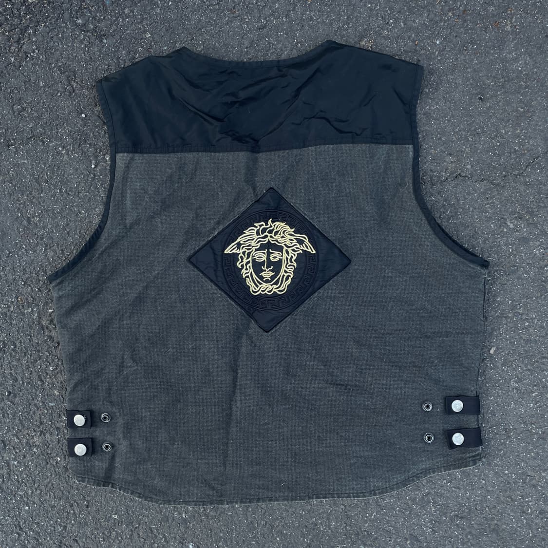 90s 베르사체 금장 메두사 자수 베스트 올드스쿨 빅로고 조끼 L 상품이미지3