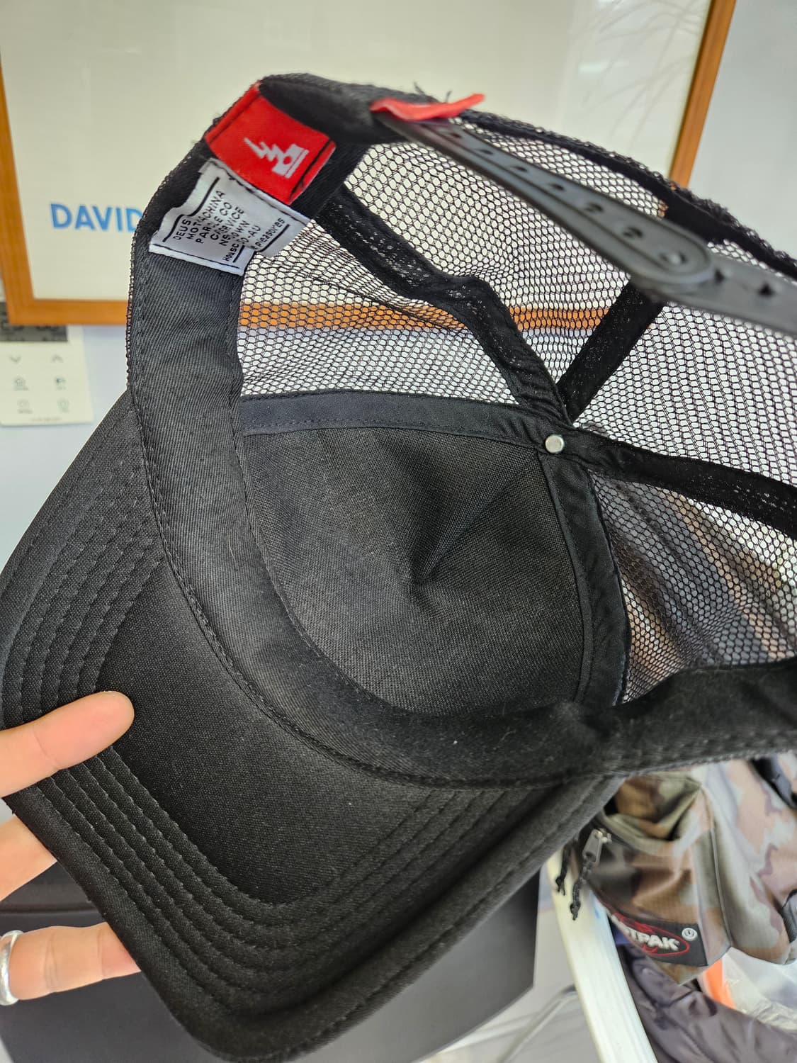 데우스 DEUS  쉴드 로고 메쉬트러커캡 블랙 상품이미지3