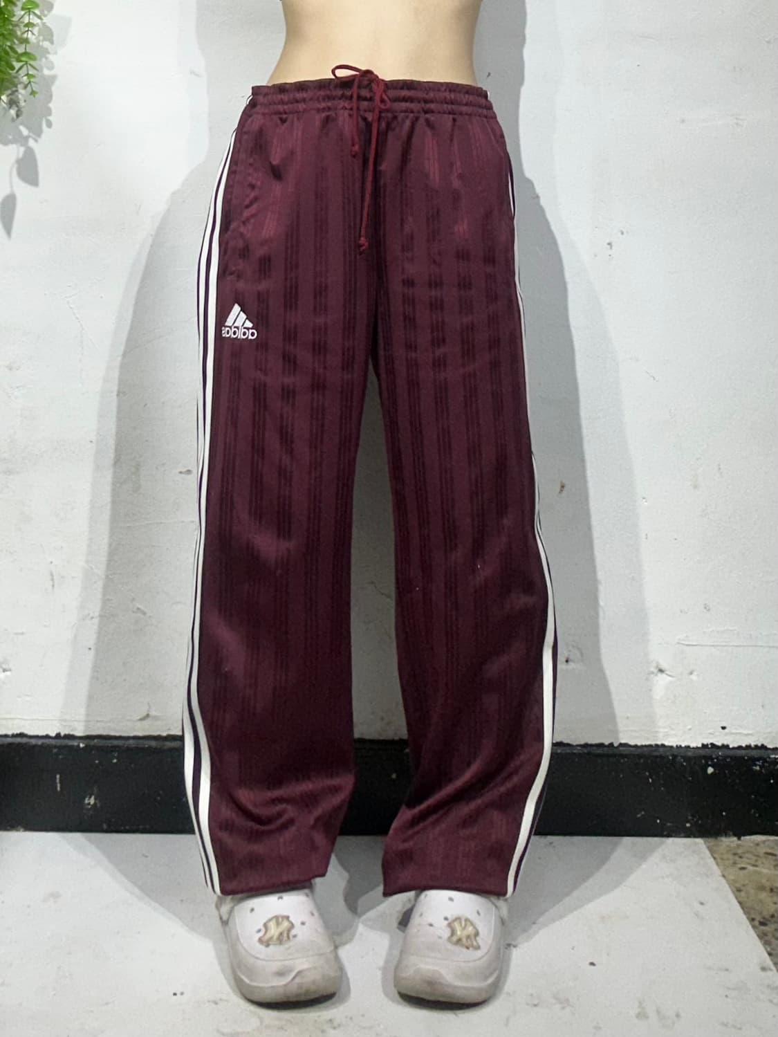 00s 아디다스 대장급 버건디 와이드 화이트 삼선 스몰 로고 추리닝 바지 상품이미지2