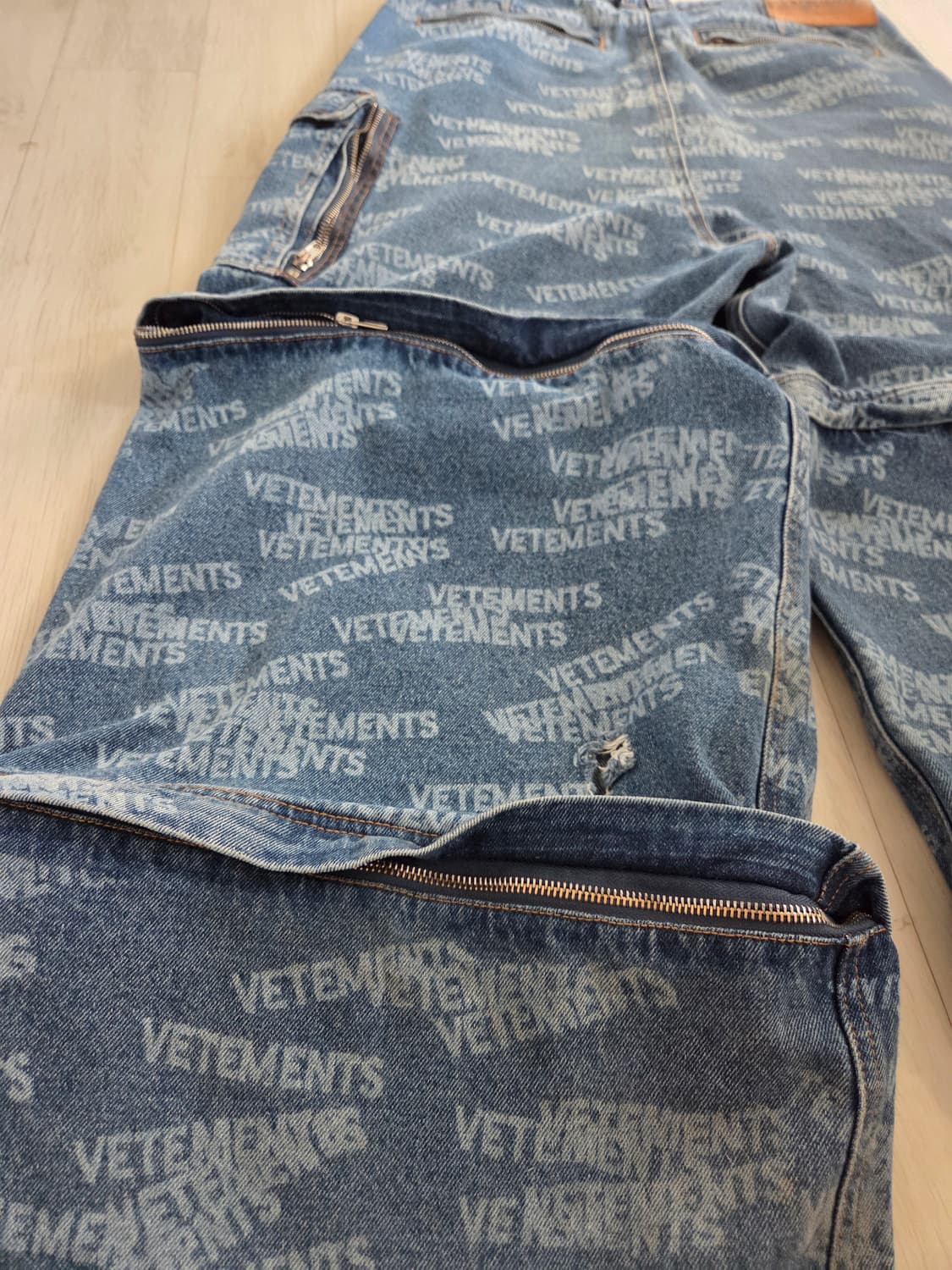 ​[VETEMENTS] All-Over Logo Multi-Pocket 상품이미지6