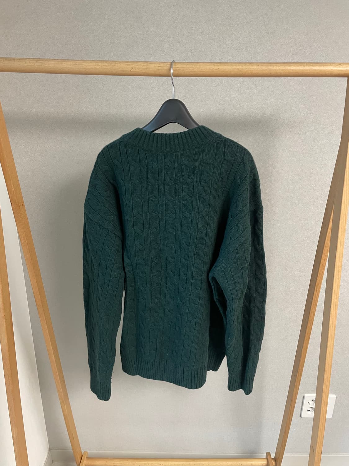 디써티원 브이넥 니트(그린) 상품이미지4