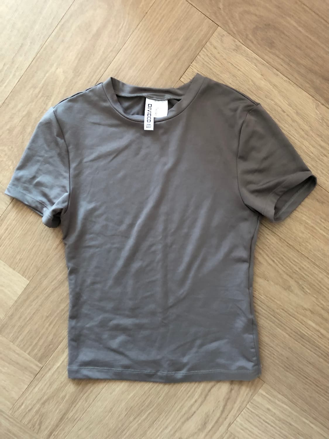 h&m 기본 반팔 차콜 상품이미지1