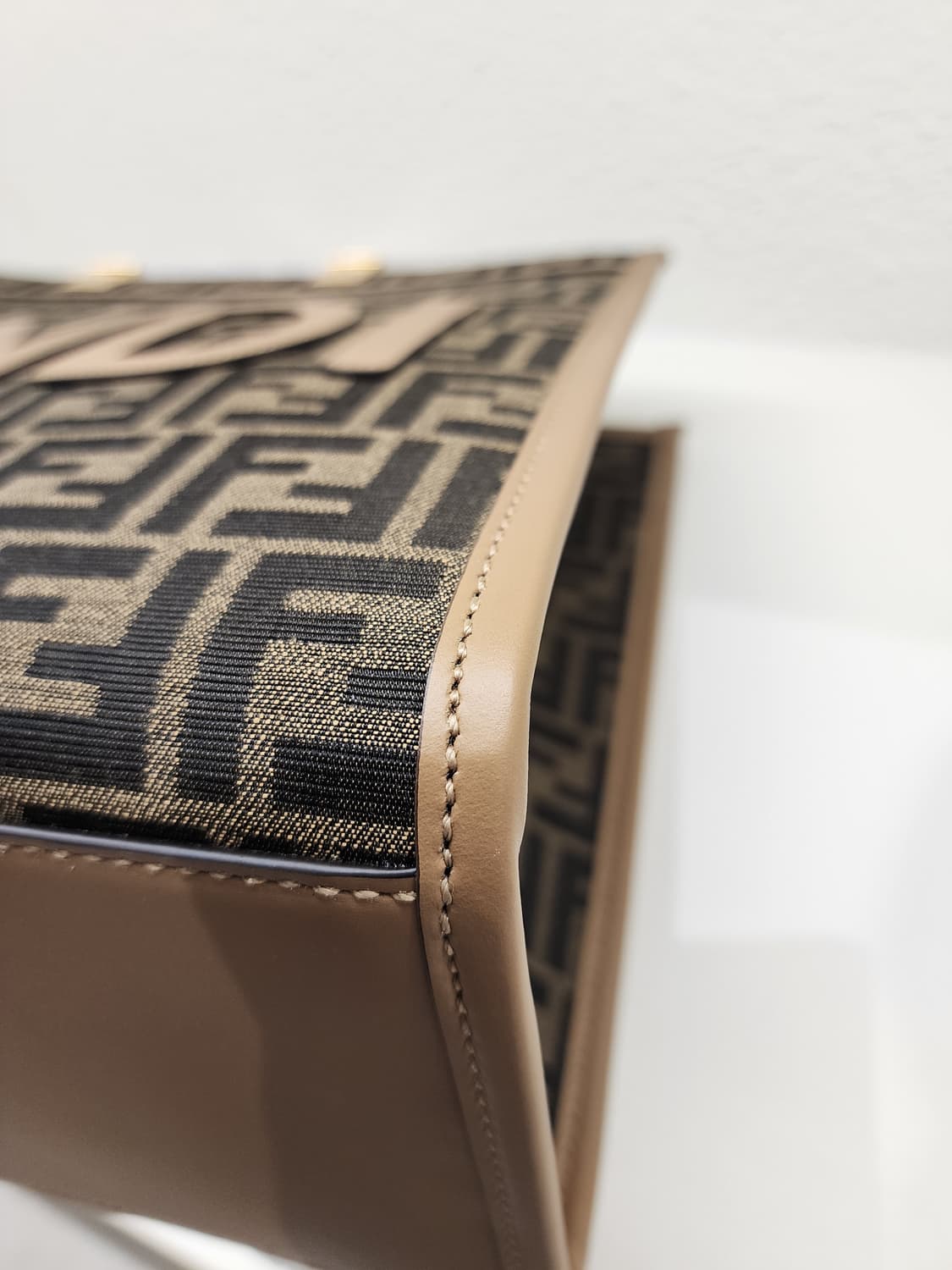 펜디 8BH386 선샤인 패브릭 토트 숄더백 미듐 브라운 상품이미지4